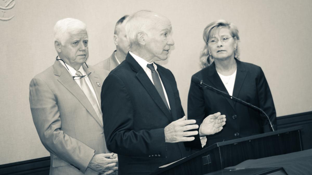 Rep. Joe Courtney with constituents